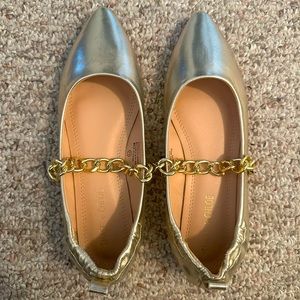 Gold Flats w/ Gold Chain | Metallic Women’s Shoes | Size 7.5 US | Chase + Chloe
